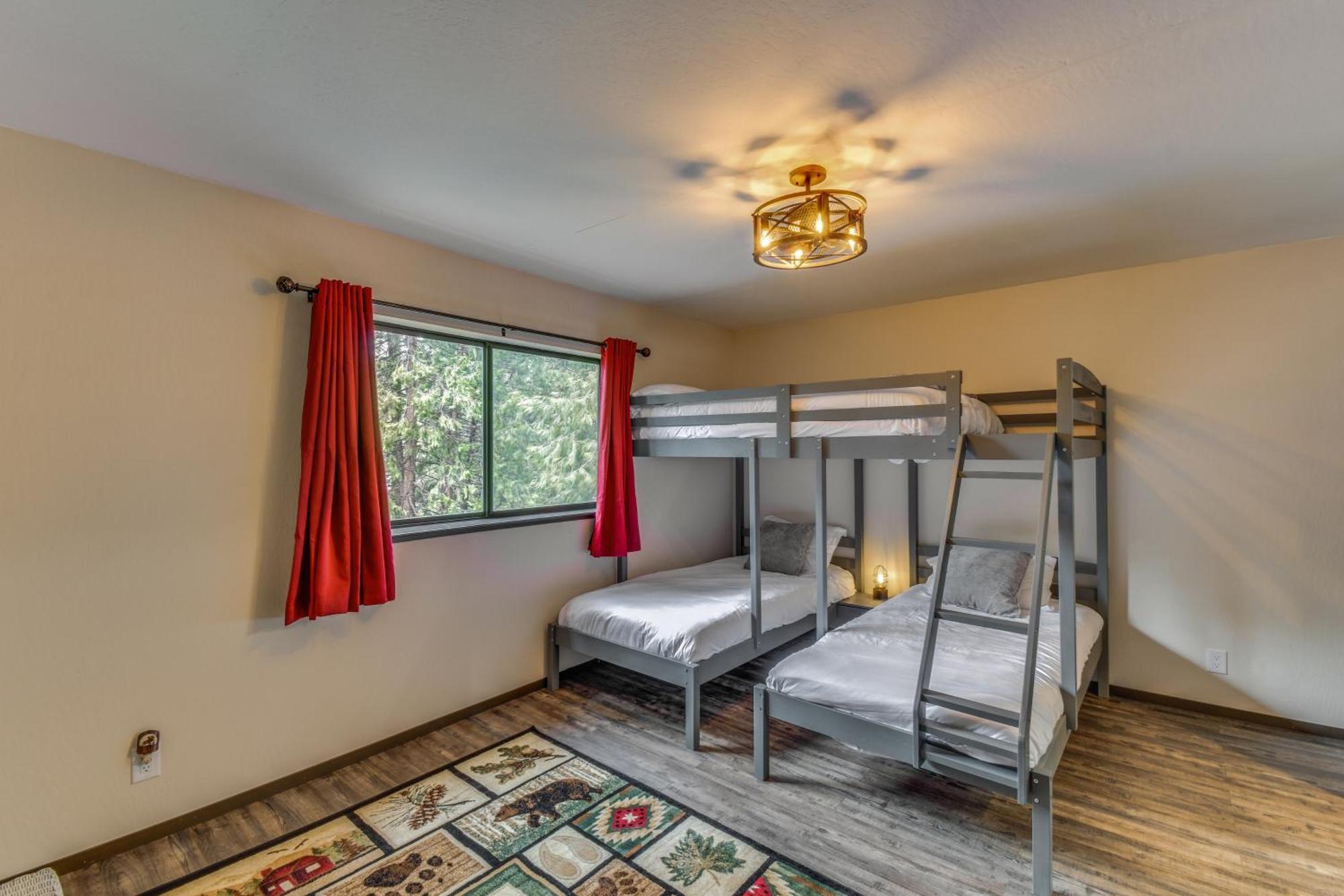Mi-wuk Village With Large Deck 2 Mi To Town! Ferienhaus Twain Harte